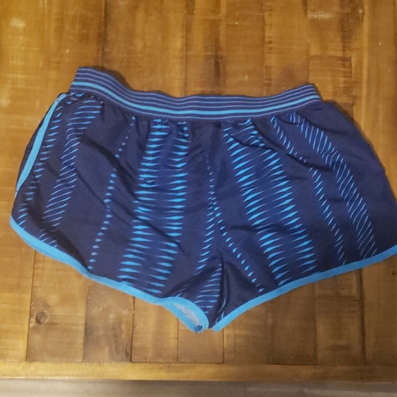 Under Armour Women's Blue Shorts Sz Small - Picture 2 of 4